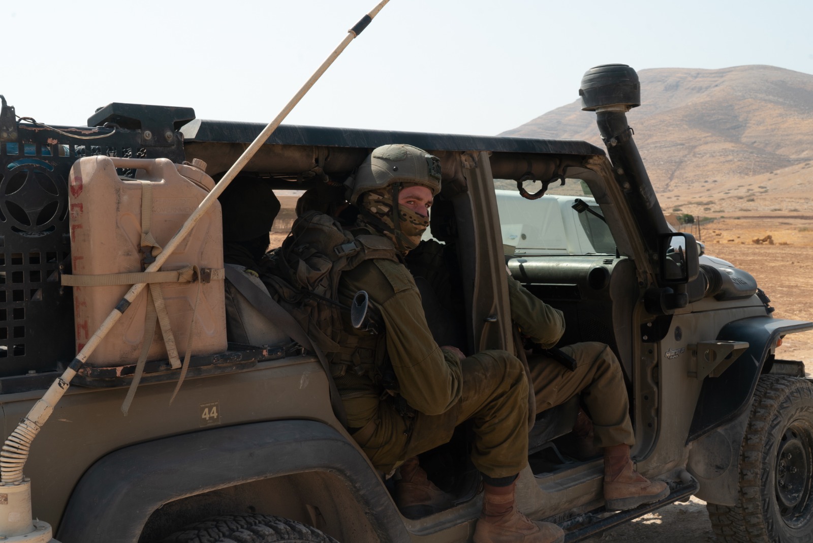 שיפור במצבו של החייל שנפצע; מצוד אחרי המחבל השלישי