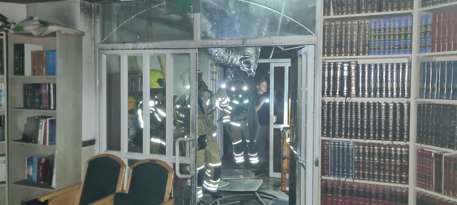 נפתחה חקירה: בית כנסת בנוף הגליל עלה באש