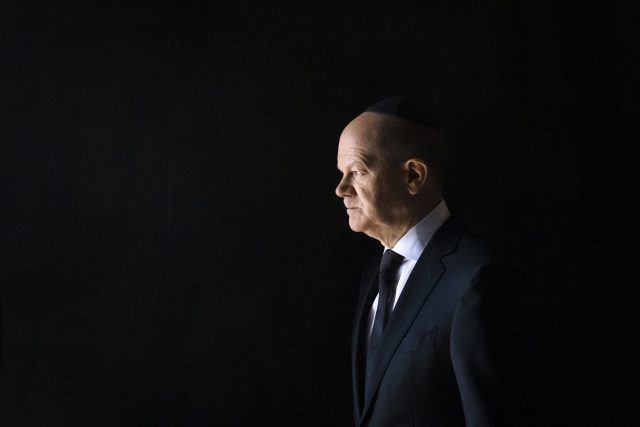 הקנצלר הגרמני אולף שולץ בביקור ביד ושם, ארכיון