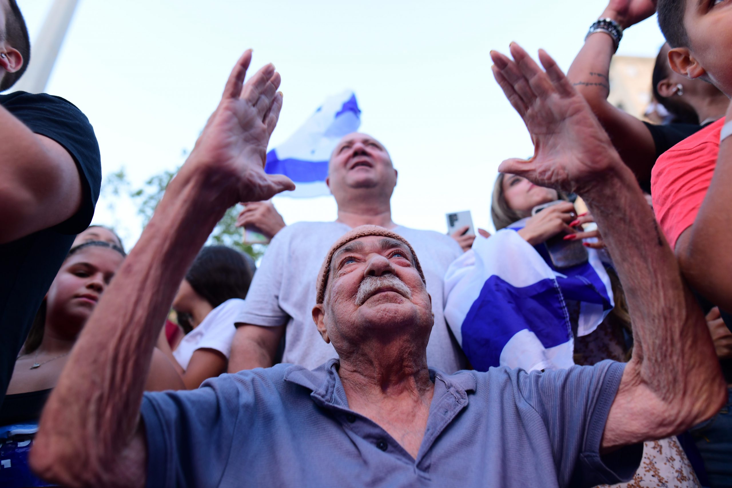 ידיים באוויר בכל מקום: השבוע שהיה ב-20 תמונות