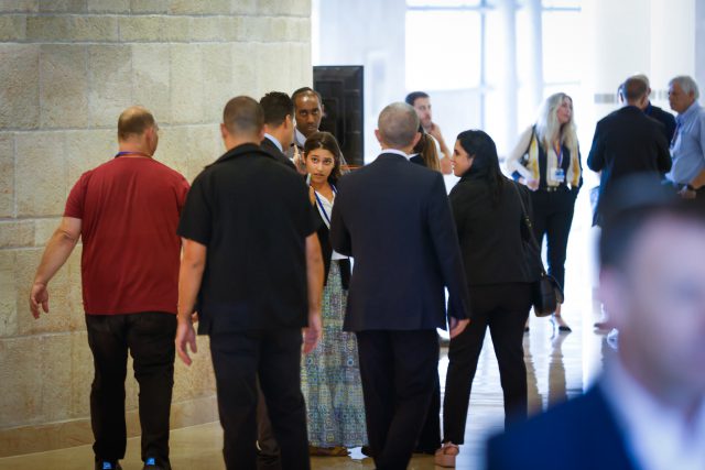 מוכתר בכנסת, אמש, בניסיון לרשום את מפלגתה – שלא צלח בגלל אי הסכמה על זהות המקום הראשון ברשימה