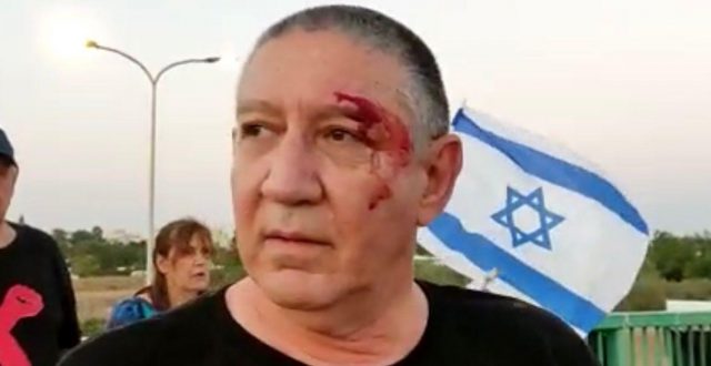 שוב: מפגינים נגד נתניהו הותקפו בהוד השרון