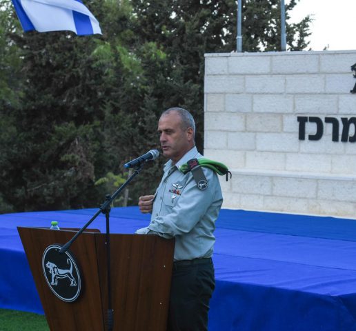 מאשימים אותו- אלוף הפקוד, יהודה פוקס