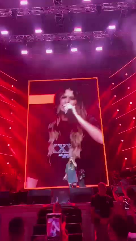 אודיה רומזת על הבמה: היעד הבא – היכל מנורה (ארומה מיוזיק / עופר מנחם תקשורת)