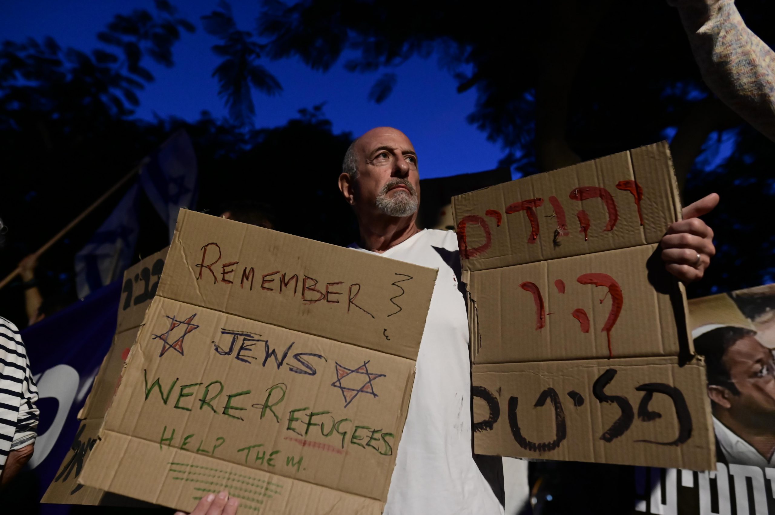 מפגיני שמאל בדרום תל אביב, אמש (Tomer Neuberg/Flash90)