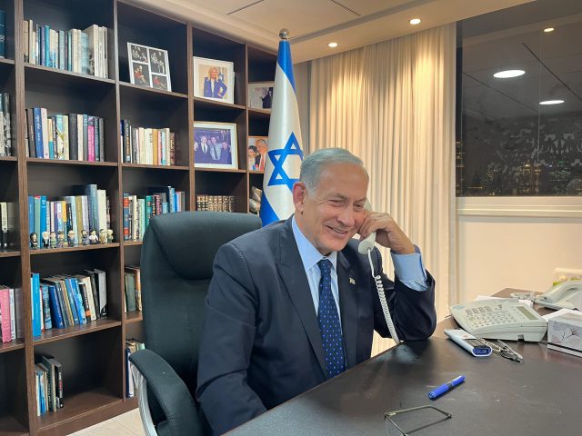 (ללא קרדיט)