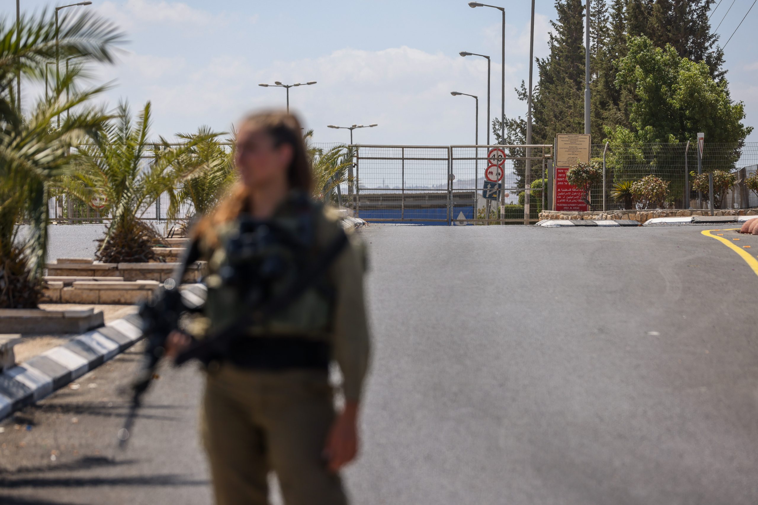 פיגוע ירי במעבר גלבוע: זוהתה פגיעה, אין נפגעים