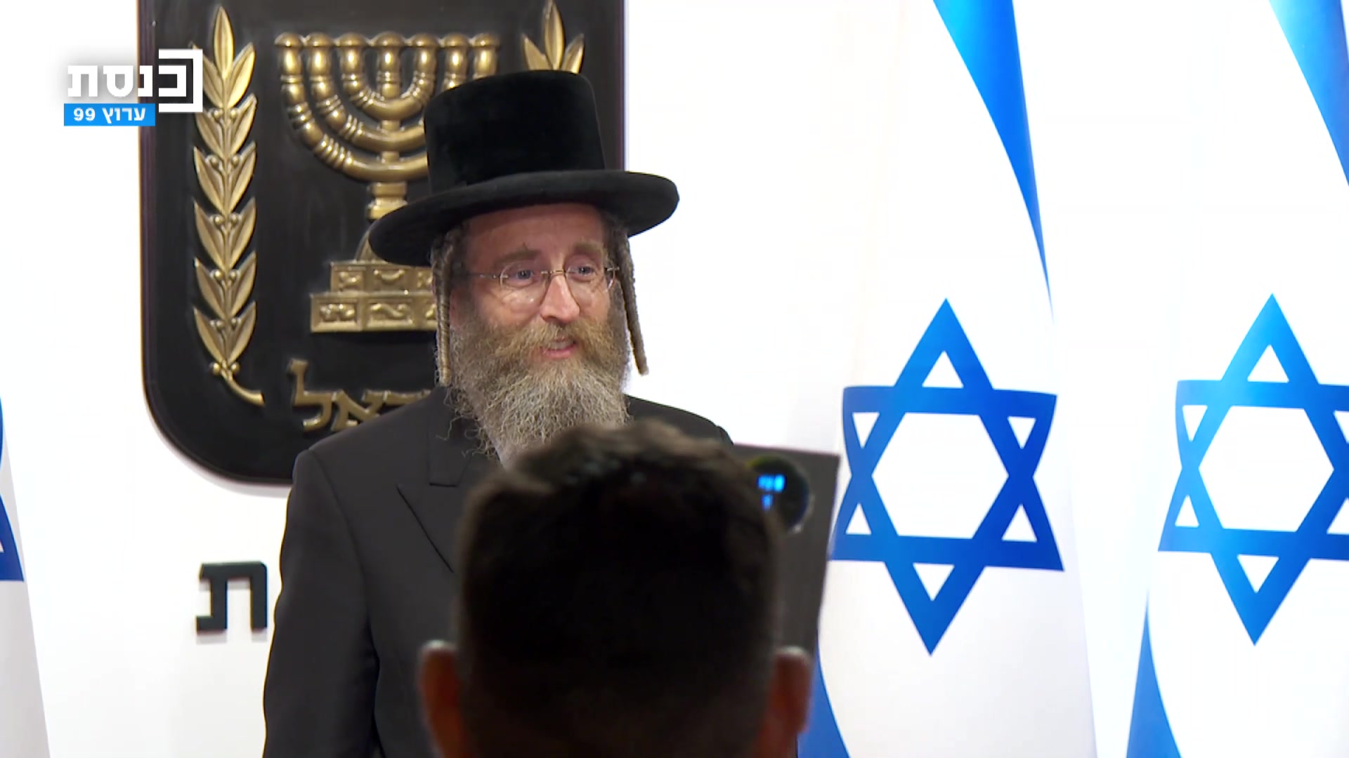 טסלר חוזר להצטלם