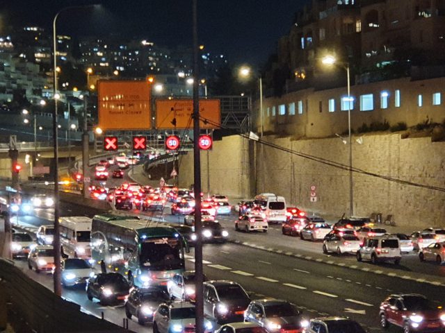כביש 16 חסום לתנועה (סרוגים)