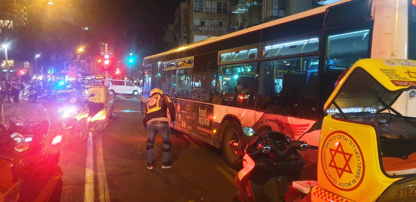תאונת אוטובוס קשה בתל אביב: בן 30 מורדם ומונשם