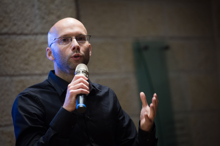 ראש העיר לעיתונאי הסרוג: "אתה מטומטם". האזינו