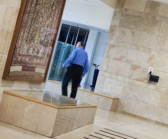 נתן אשל במסדרונות הכנסת