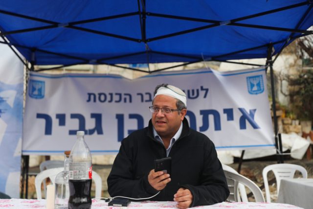 בן גביר בלשכתו ב״שמעון הצדיק״ /