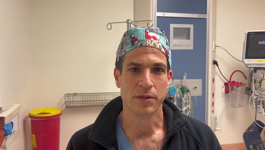 ד"ר אלעד בועז מעדכן על מצב הפצועה בפיגוע הדריסה