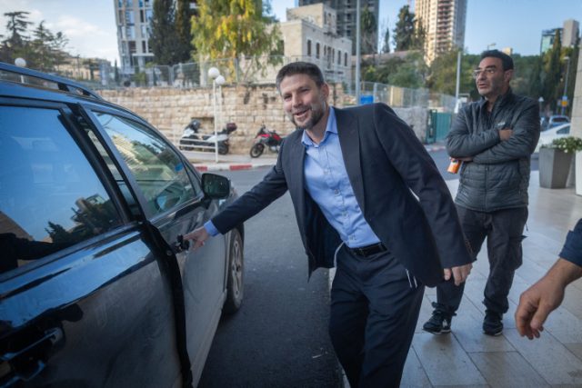 סמוטריץ׳ יוצא מפגישת מא ומתן,