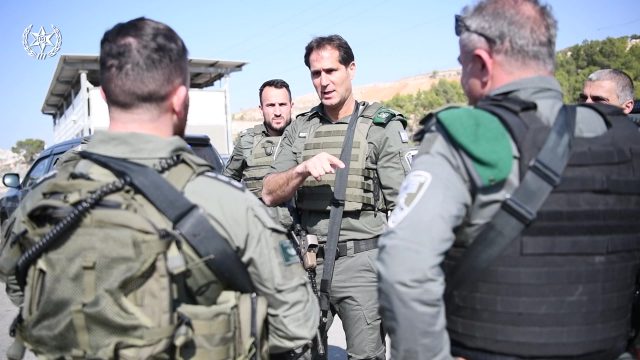 מפקד מג"ב במחסום שועפאט (דוברות המשטרה)