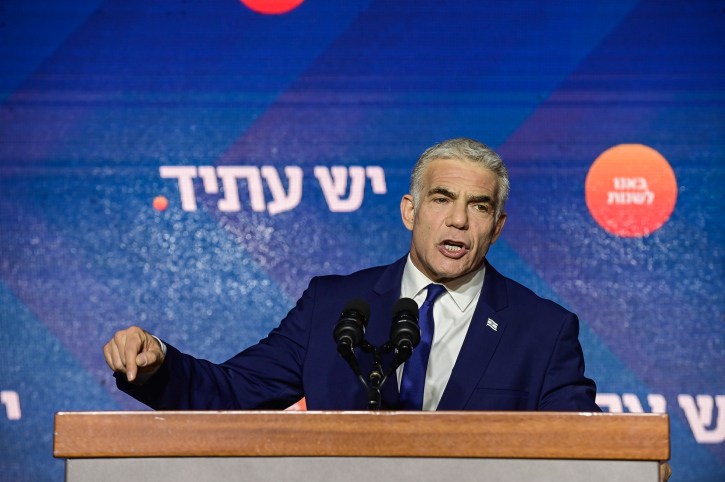 לפיד: נתניהו משקר בתקווה שהסערה תעלם