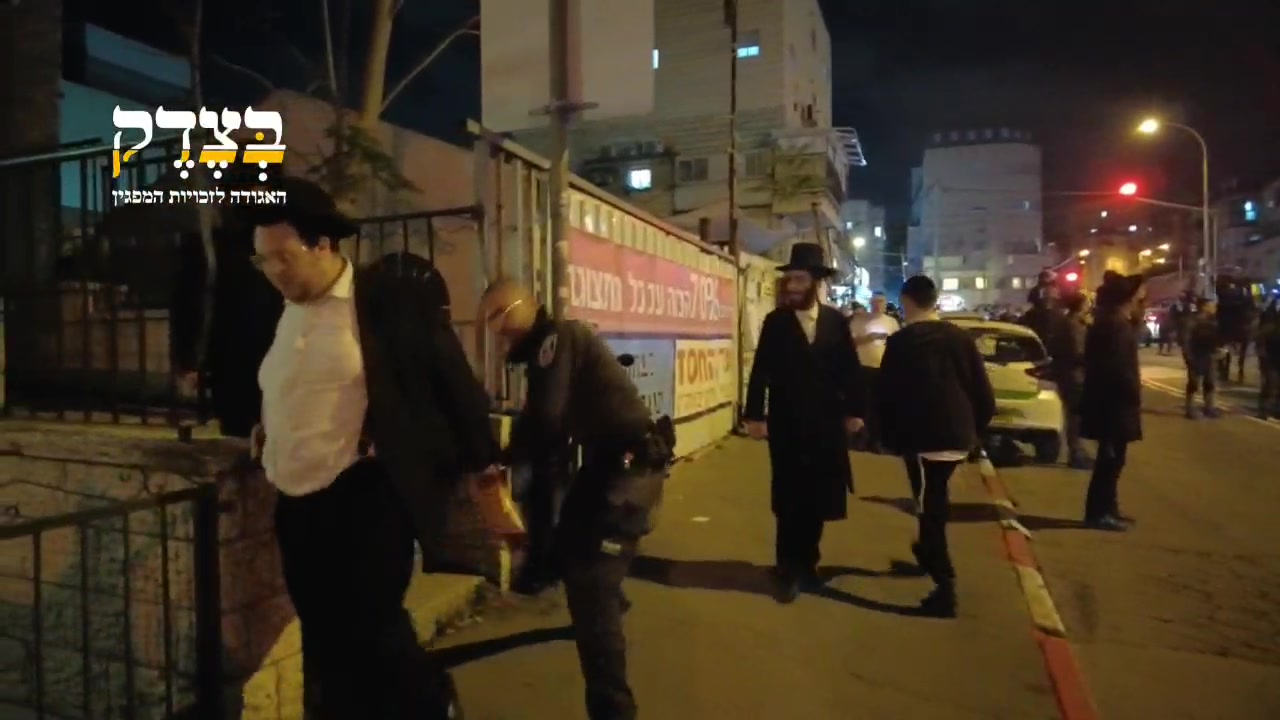שוטר מכה חרדי