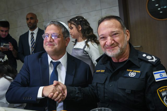 מפכ"ל המשטרה קובי שבתאי מגיע לבת מצווה לבתו של השר המיועד לביטחון לאומי, איתמר בן גביר