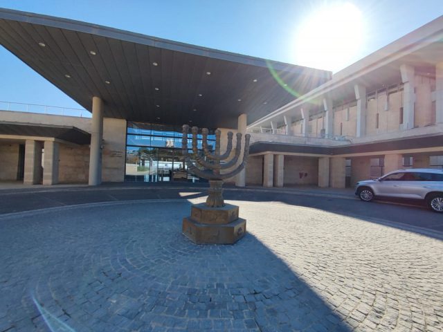 דמוקרטיה ואור: מסע מיוחד ברחבי הכנסת לכבוד חנוכה