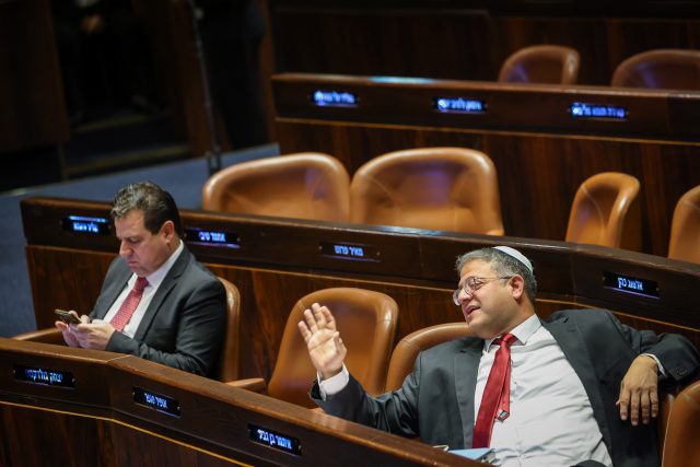מיקי לוי תוקף את בן גביר: "אפילו מדים לא לבשת"