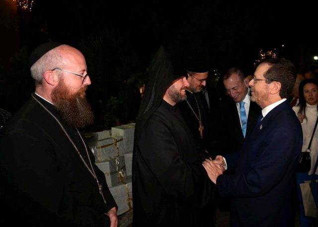עמוס בן גרשום/ לע״מ