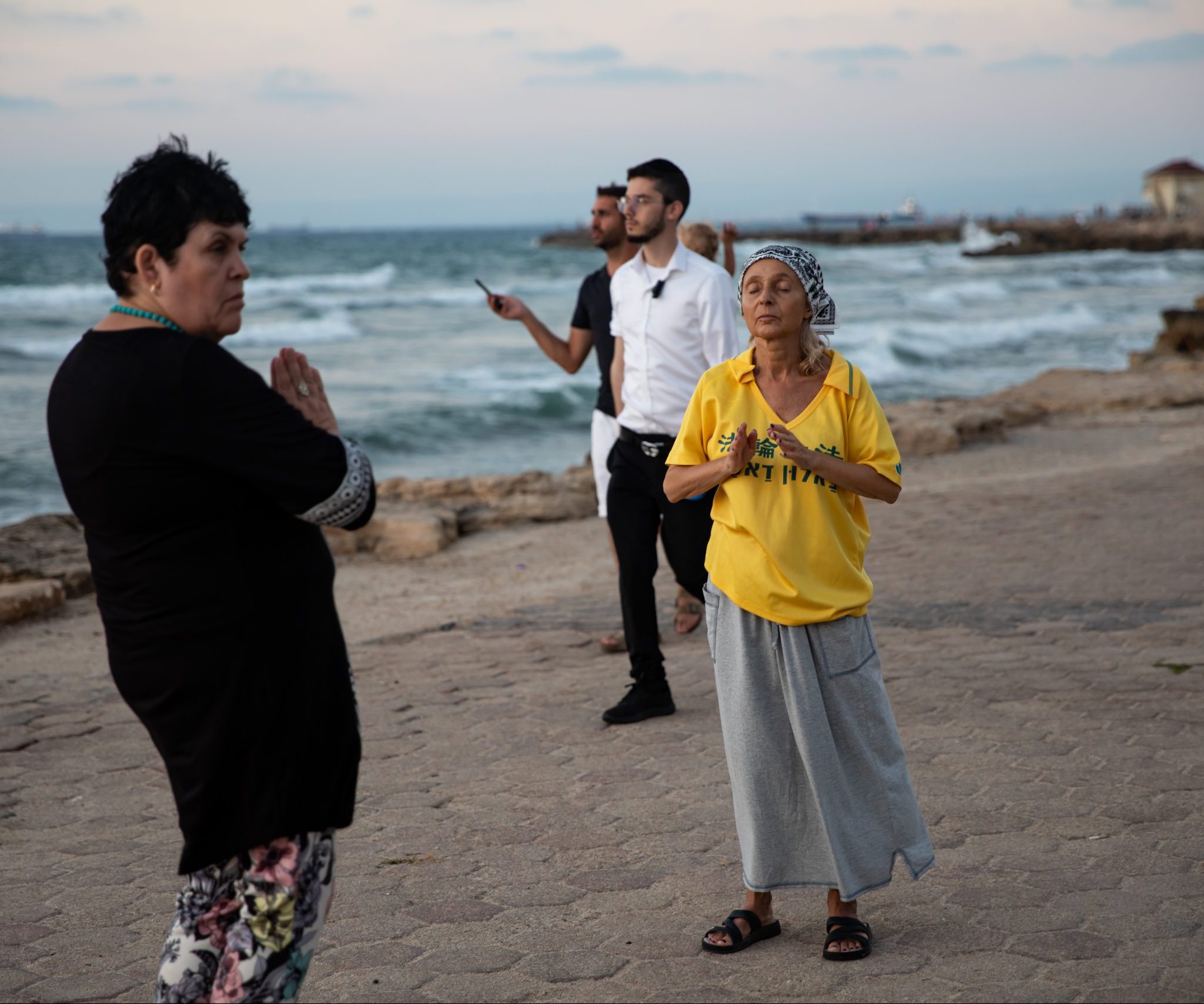 משרד הבריאות: הרחצה בחלק מחופי המרכז מסוכנת