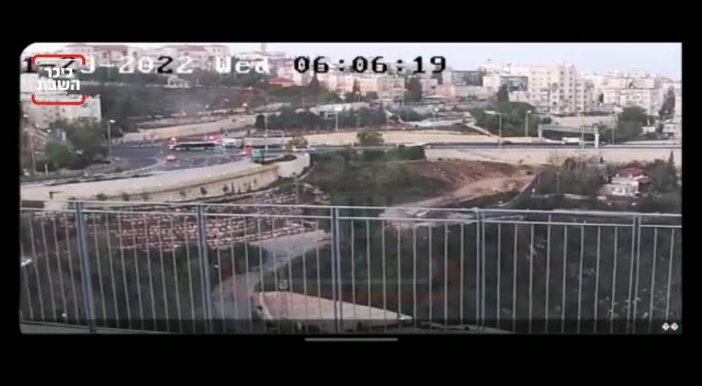 צפו בתיעוד: רגע הנחת המטען מהפיגוע בירושלים