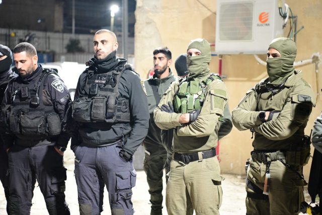 בחלקי אופניים וצעצועים: כך הוברחו כלי נשק | צפו