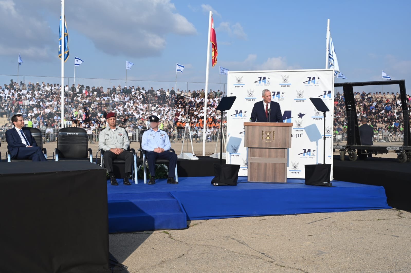 גנץ: "נערכים לאפשרות של תקיפה באיראן"