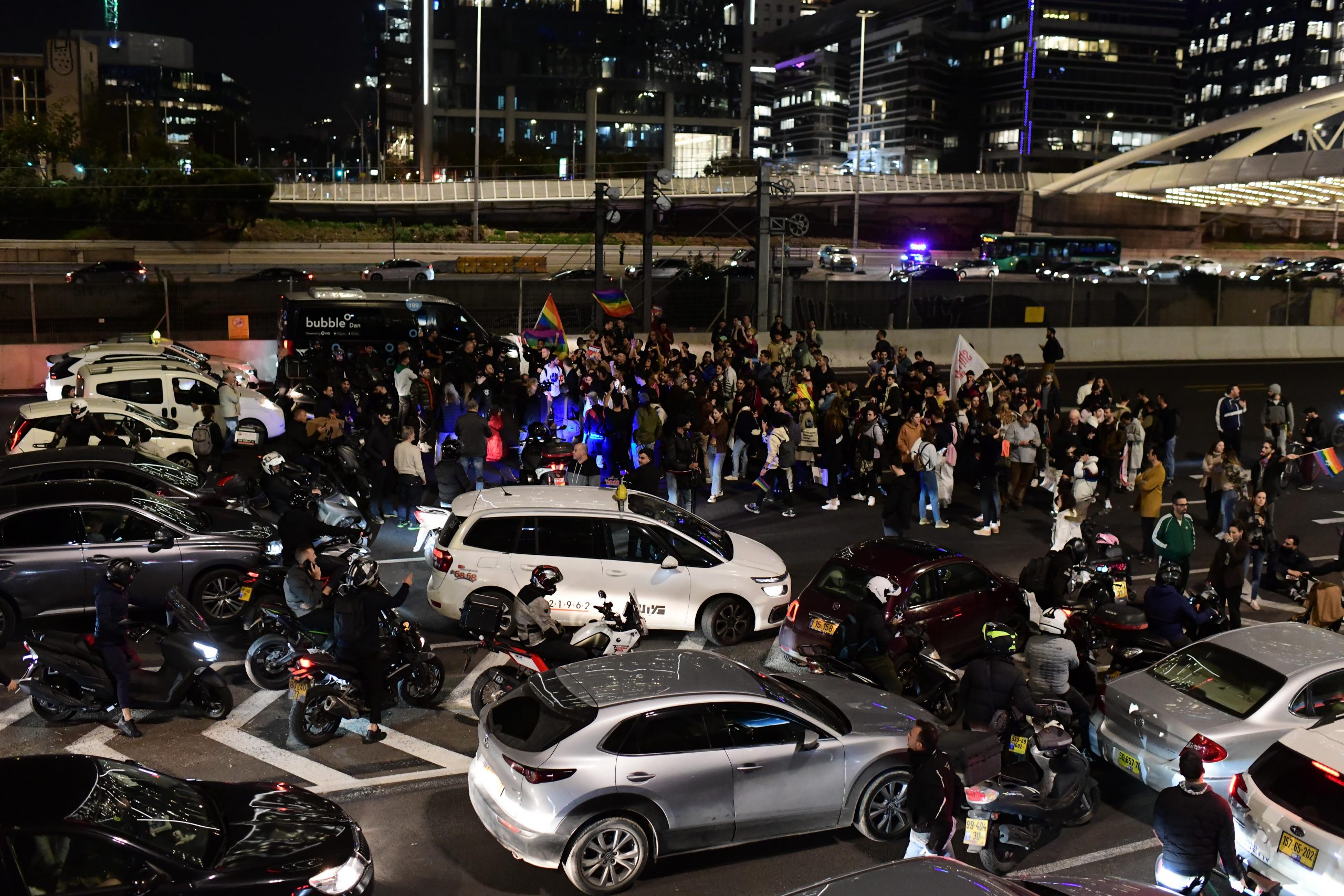 מאות מפגיני להט"ב: "אין שוויון – חוסמים את איילון"
