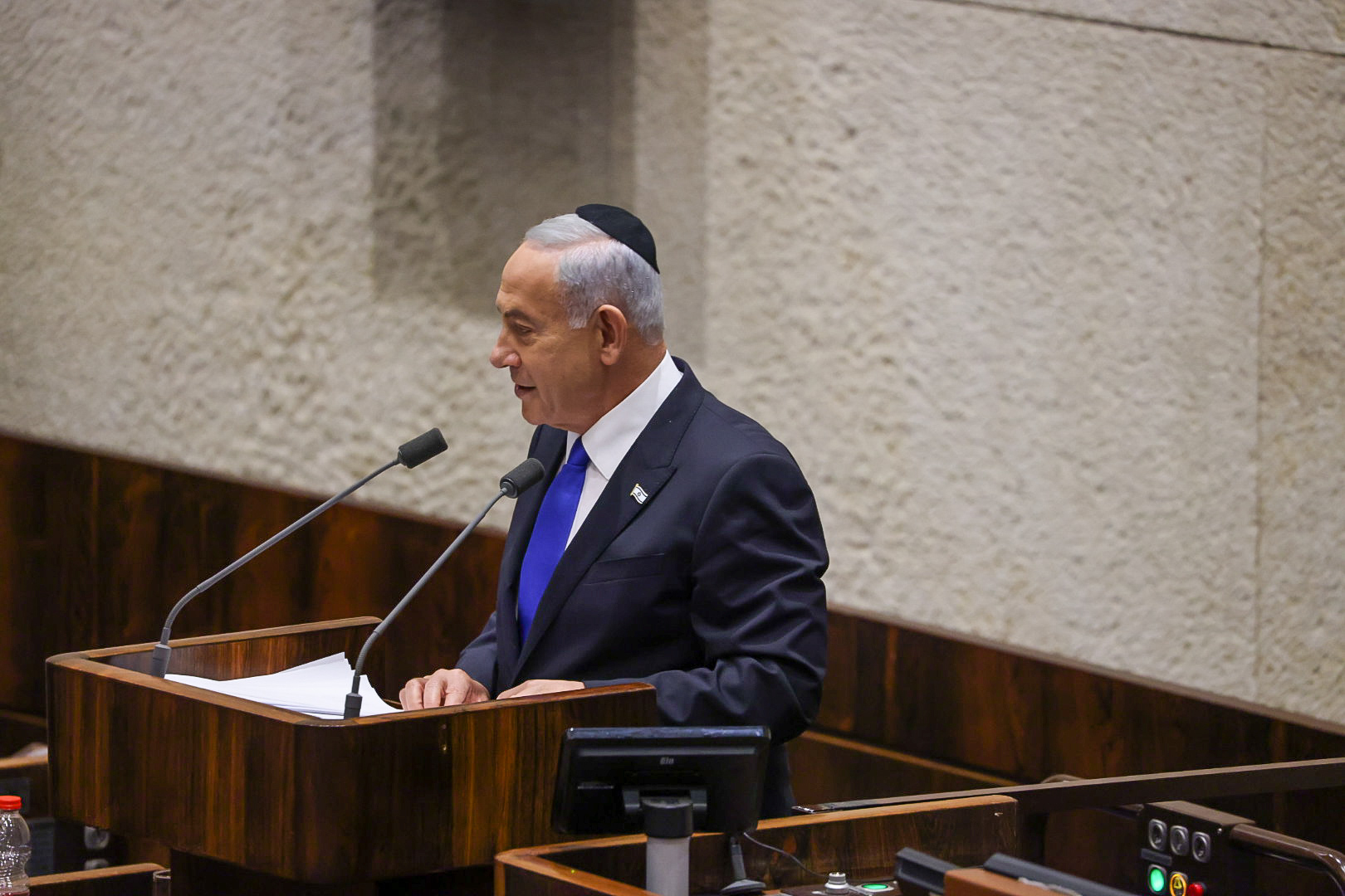 זה מתחיל: נתניהו מציג את ממשלתו החדשה • שידור חי