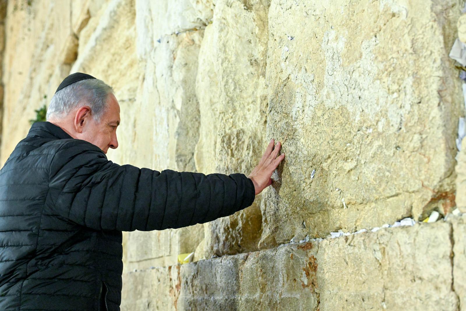 נתניהו בכותל: מוטלת עלינו החובה לשמור על המורשת