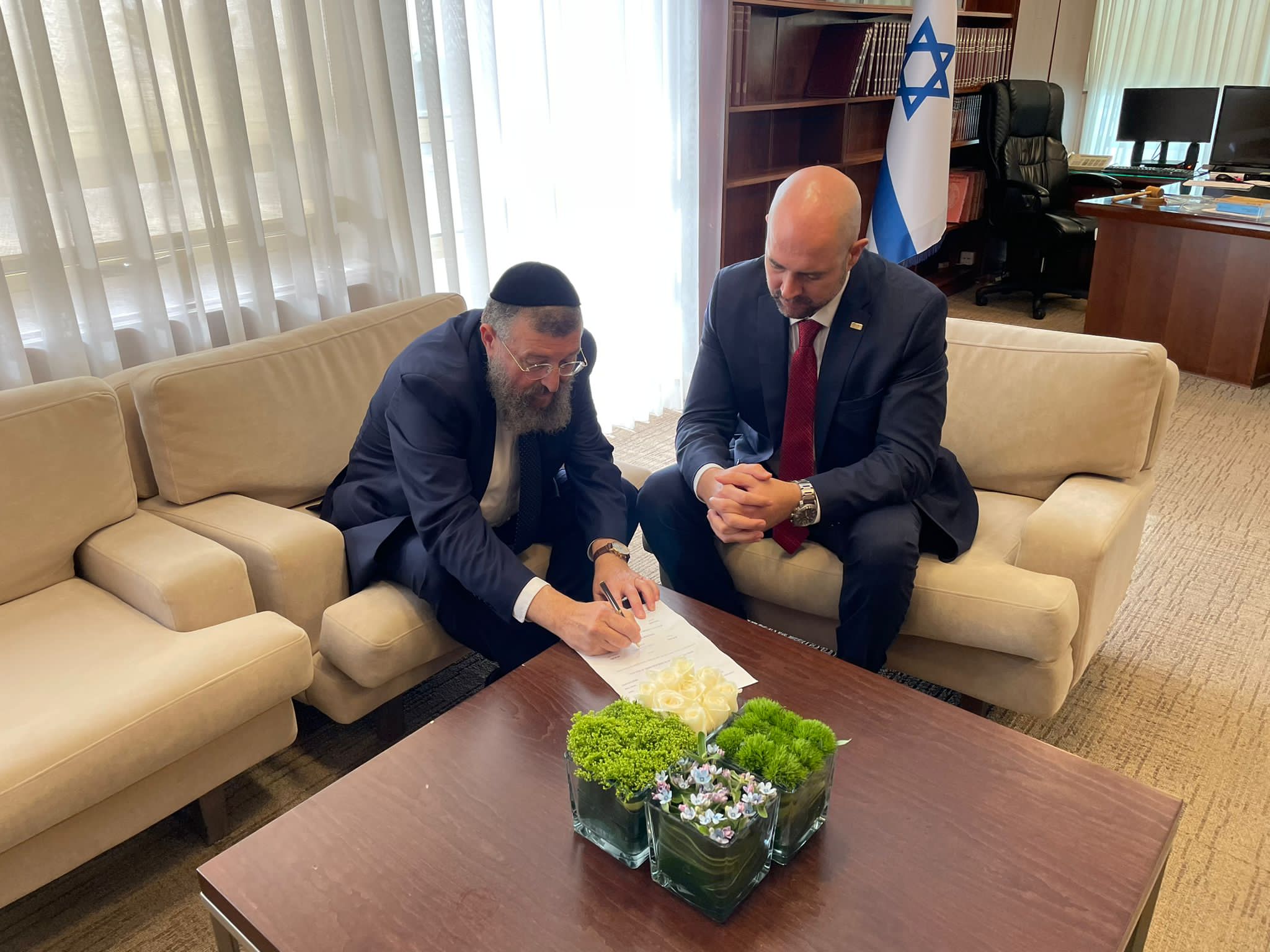 עוד "חוק נורווגי": שני שרי ש"ס התפטרו מהכנסת