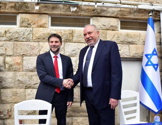 כפי שהחרדים דרשו: בוטלו מסי ליברמן על חד פעמי