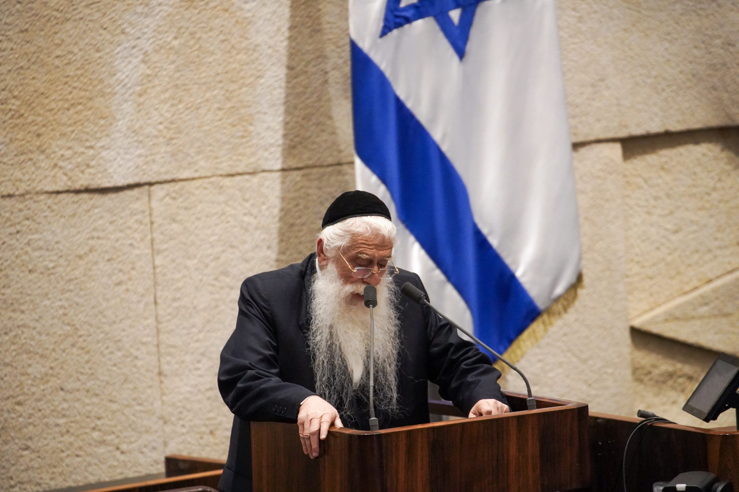 למה ההשבעה של מאיר פרוש נדחתה למחר?