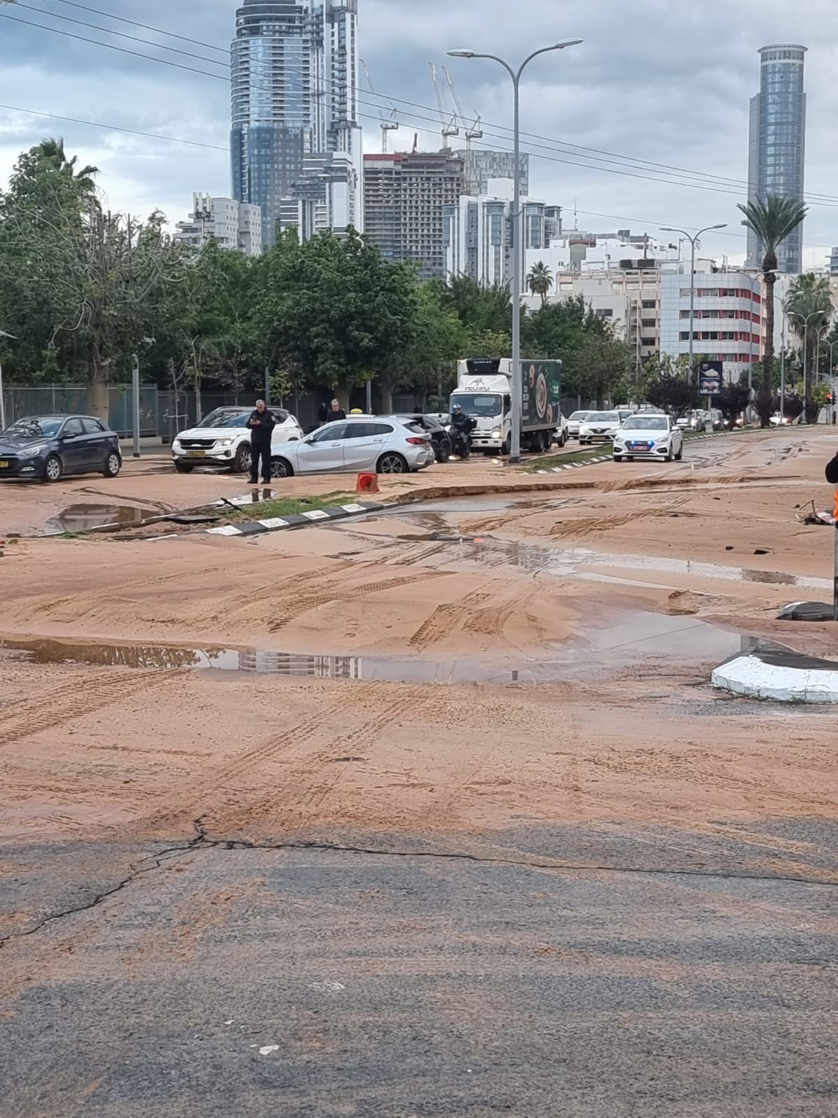 אל תתקרבו: דרך השלום חסומה בעקבות פיצוץ צינור