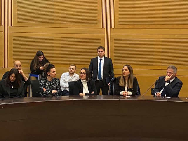 דיסטל וגולן (יעל שרה רפ)