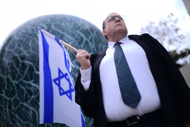 "מחאת הגלימות" נגד רפורמת יריב לוין במערכת המשפט