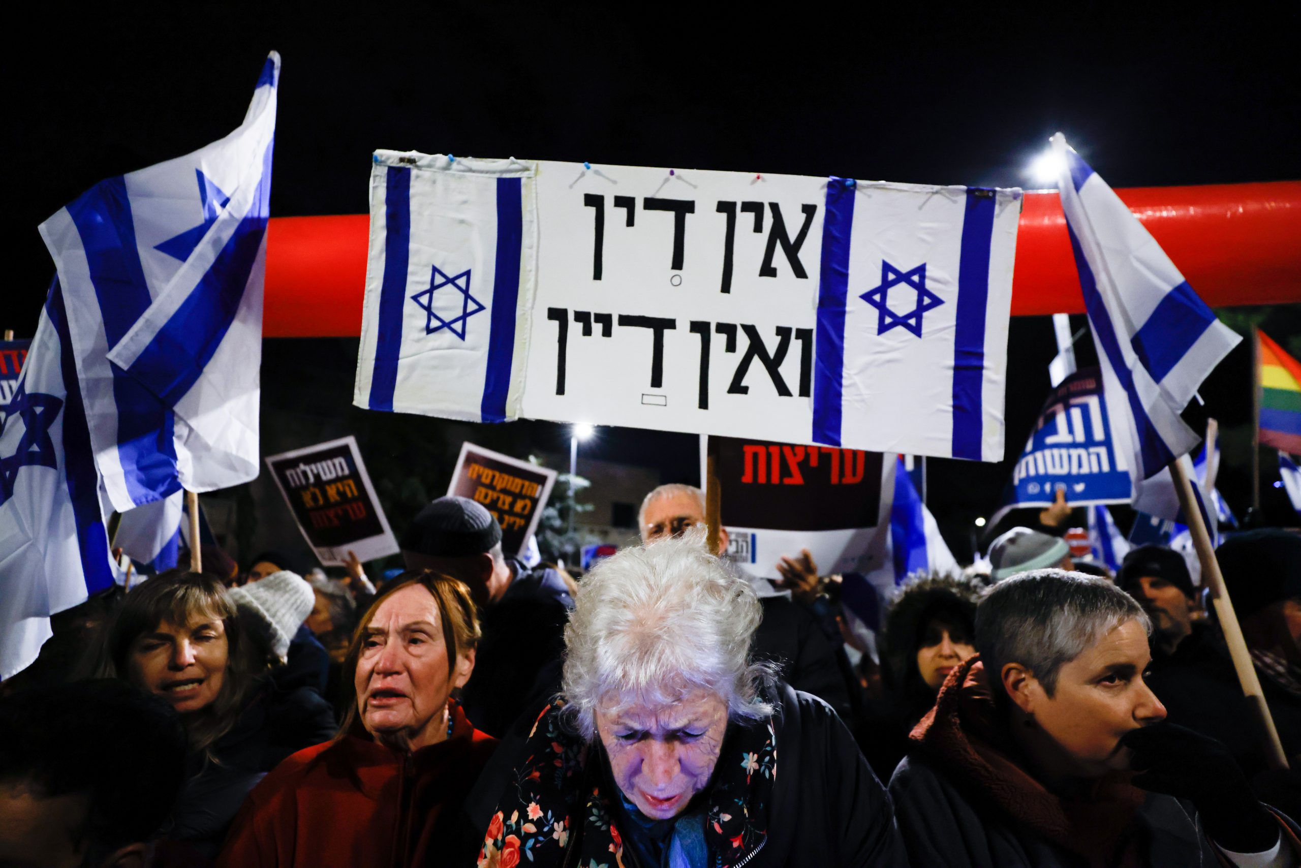 רן דנקר: "מדינה שלמה שנדרסת על ידי קיצוניים"