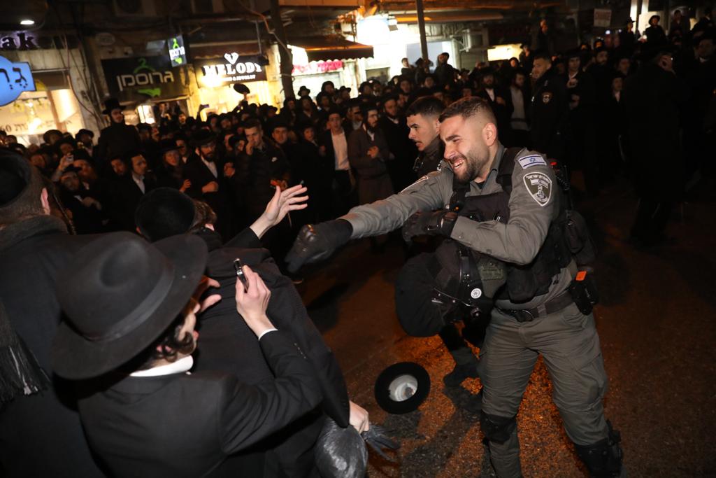 שימוש בכוח נגד המפגינים