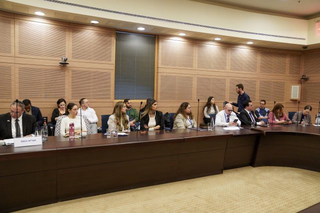 עינב בובליל נאמה בכנסת: "נשים חזקות יכולות להזיז הרים"