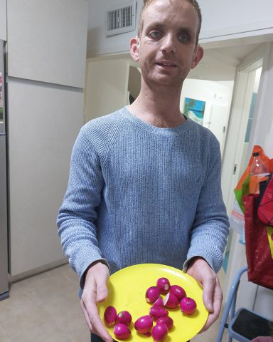 "כיבדתי אותה פעמיים": הפתרון של הנערה החרדית לעיוור
