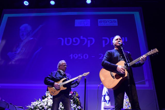 נפרד מקלפטר, חברו מהצ'רצ'ילים