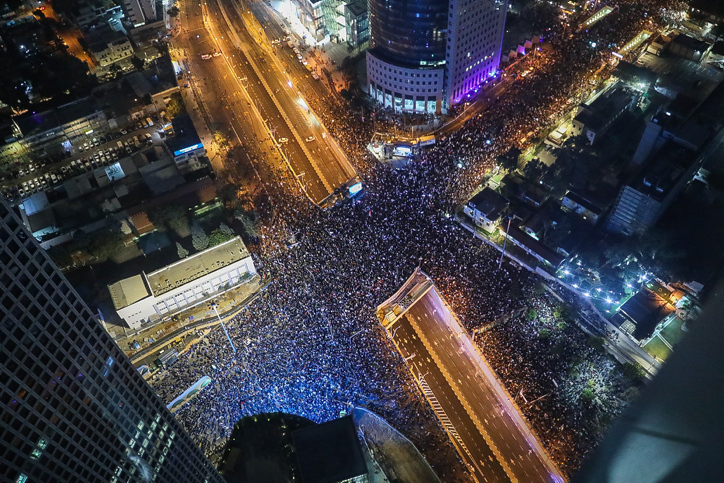 100 אלף הפגינו בת"א נגד הממשלה: "זה הזמן השחור"