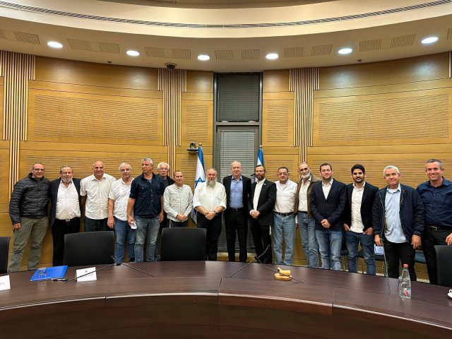 שר הביטחון גלנט נפגש עם ראשי רשויות ביו״ש