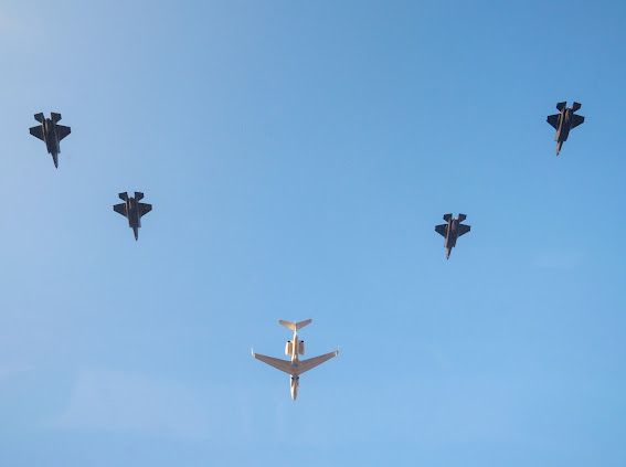 מטוס ביון מלווה במטוסי קרב מסוג אדיר (דובר צה"ל)