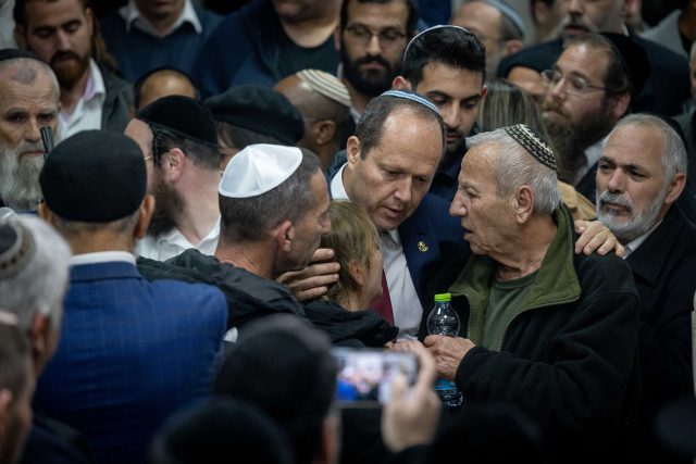 "איך הלכתם לנו?": המונים ליוו למנוחות את הנרצחים