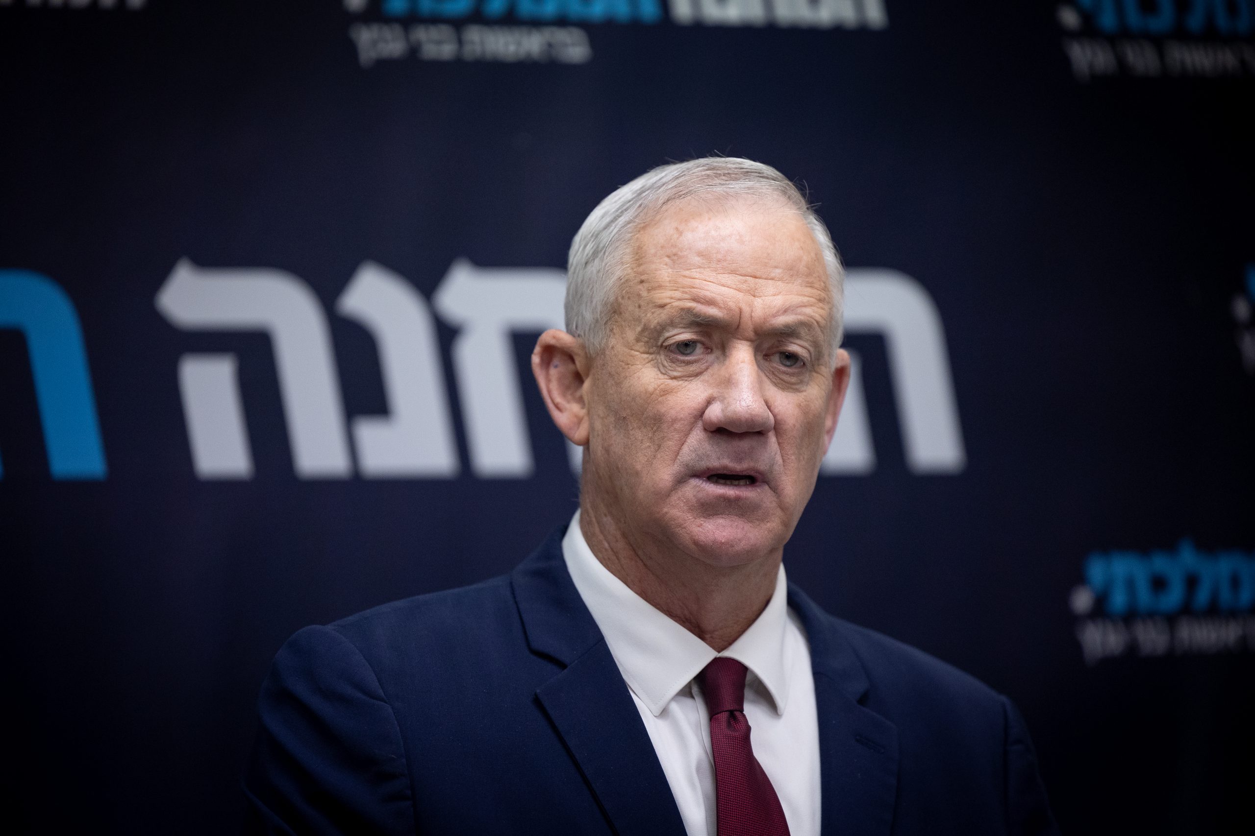גנץ על הקריאות נגד ברק: 'בזוי. הם רוצים דם ברחובות'