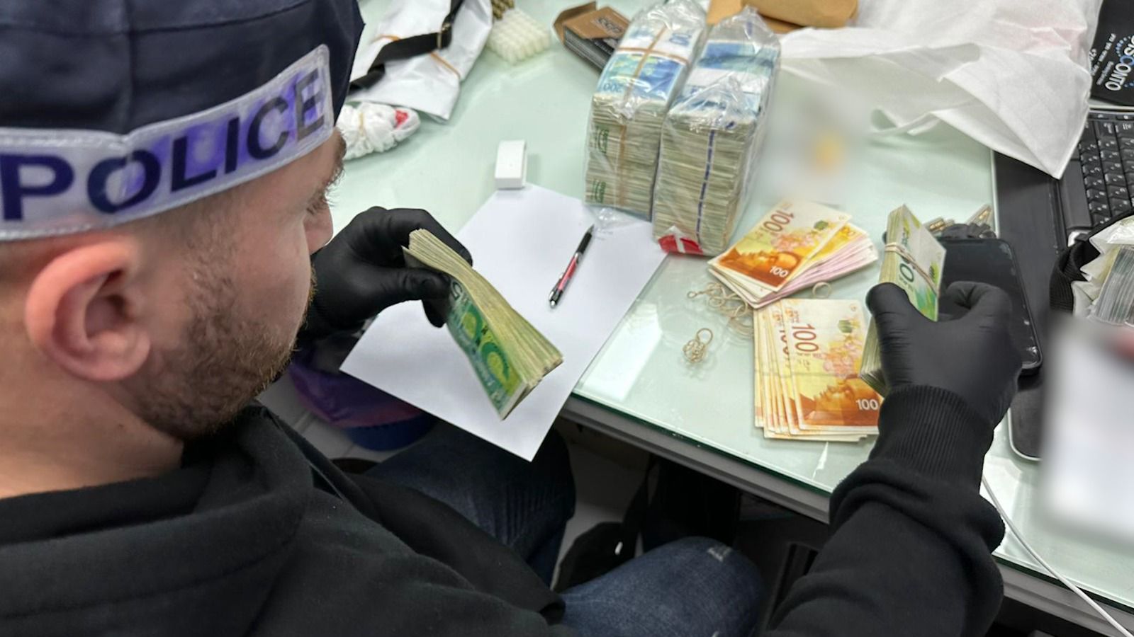 מאות שוטרים פשטו על יעדי ארגון הפשע הגדול במדינה